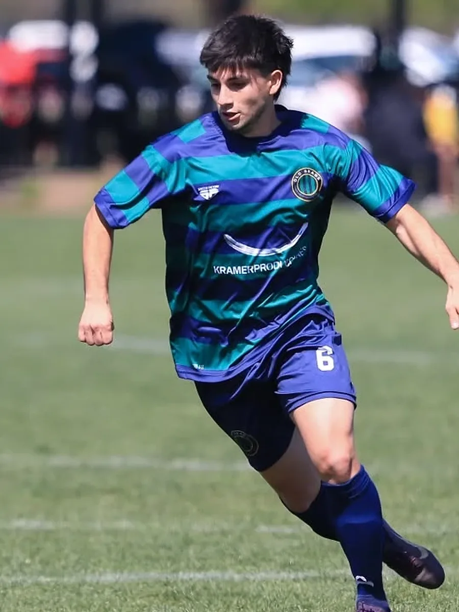 Ignacio Cabezas playing for Old Brads in the number 6 shirt