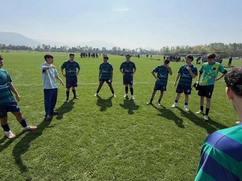 Old Brads team talk before a Liga COF match